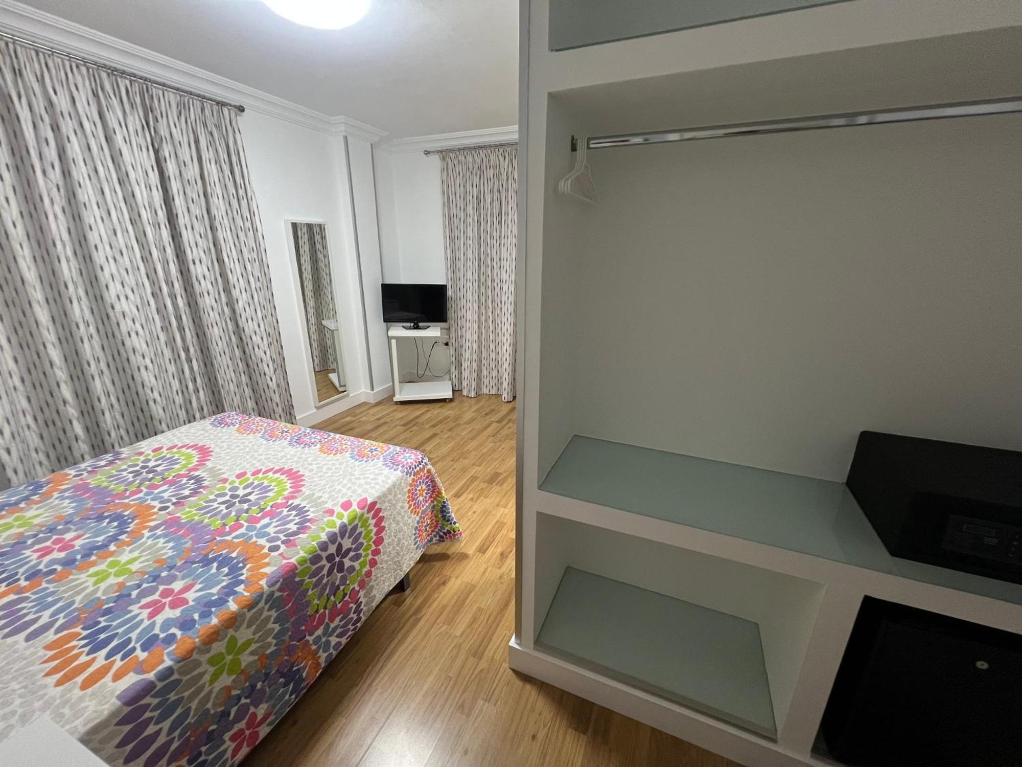 Hotel Dila Велес-Малага Екстериор снимка