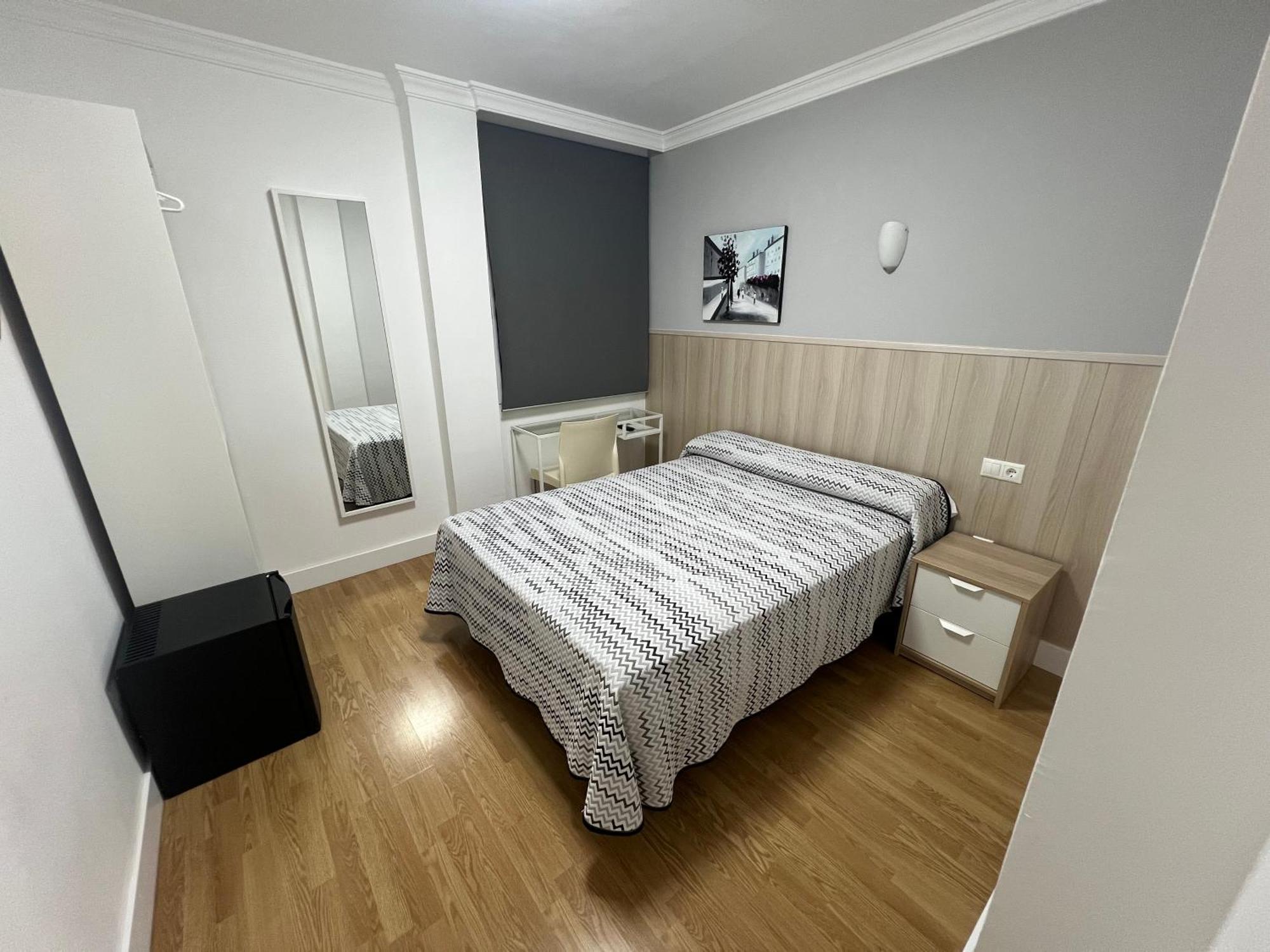 Hotel Dila Велес-Малага Екстериор снимка