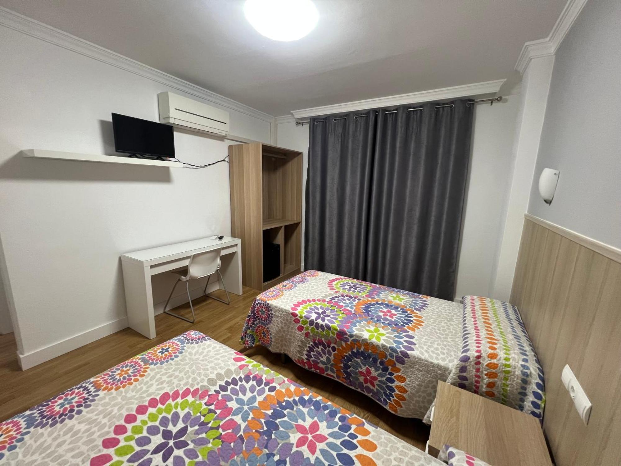 Hotel Dila Велес-Малага Екстериор снимка