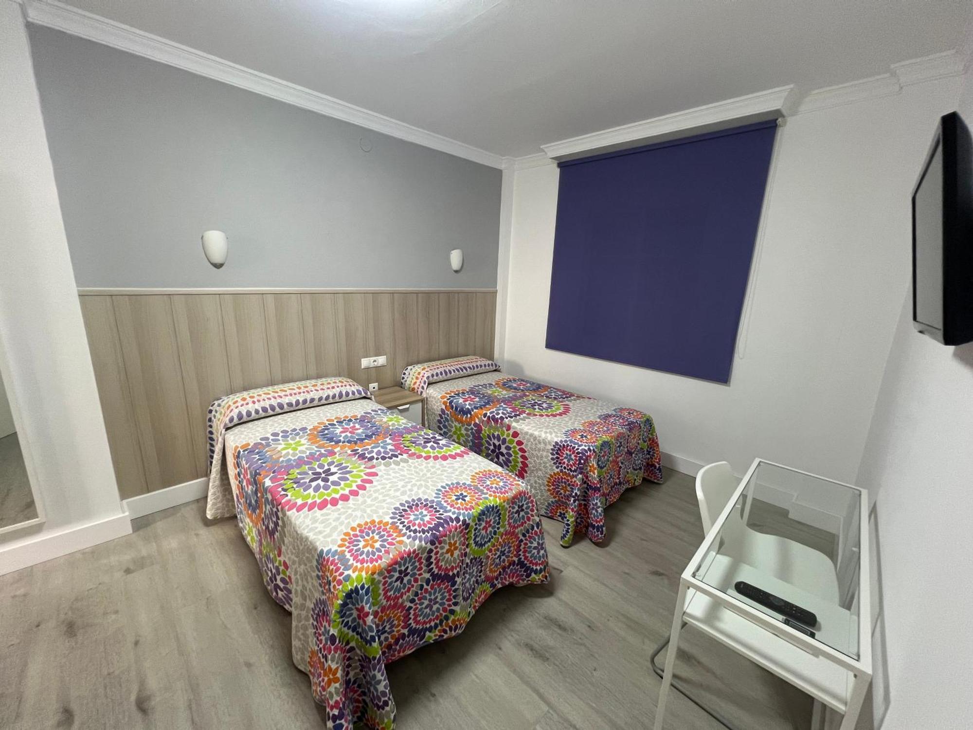 Hotel Dila Велес-Малага Екстериор снимка