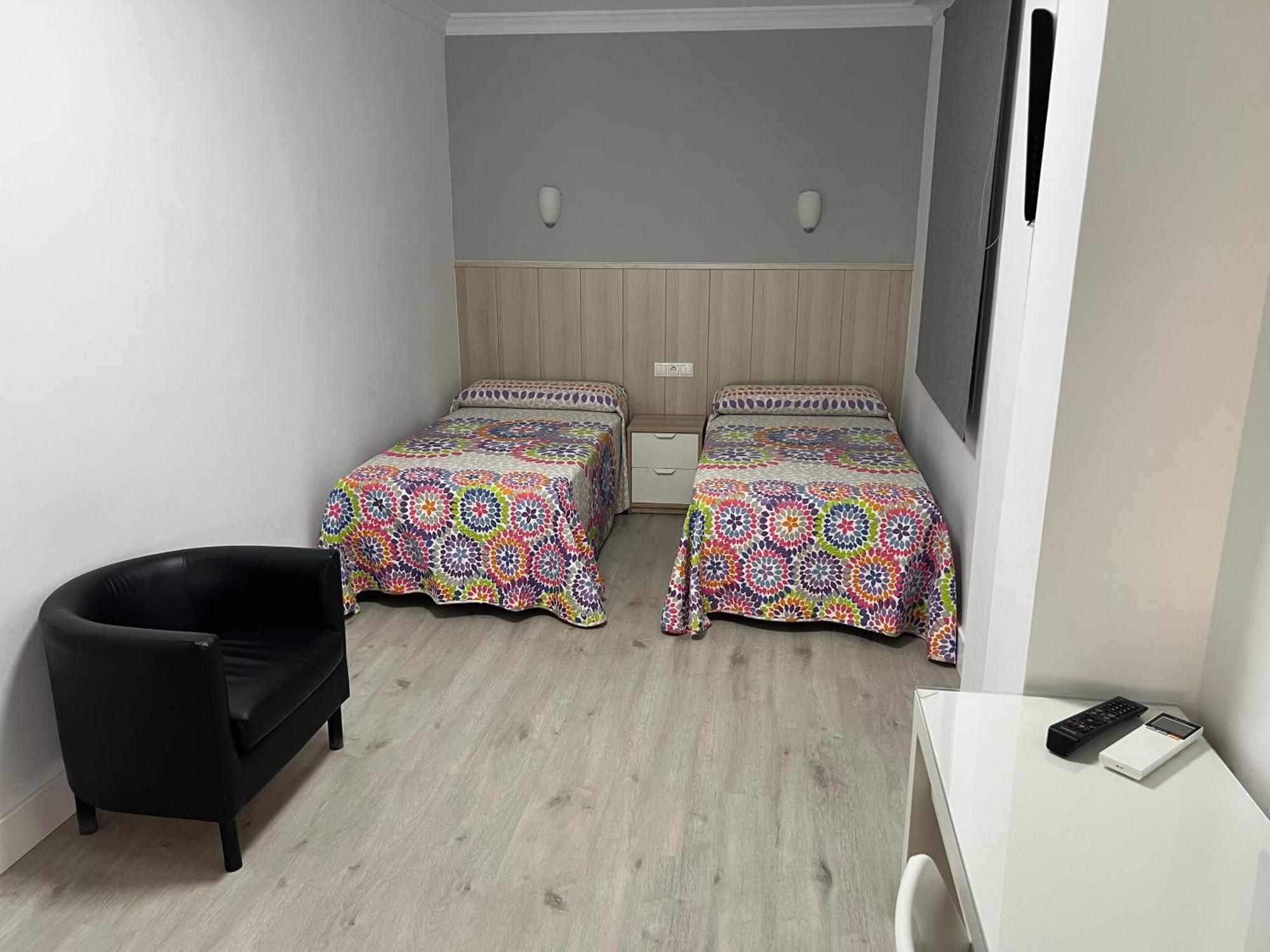 Hotel Dila Велес-Малага Екстериор снимка